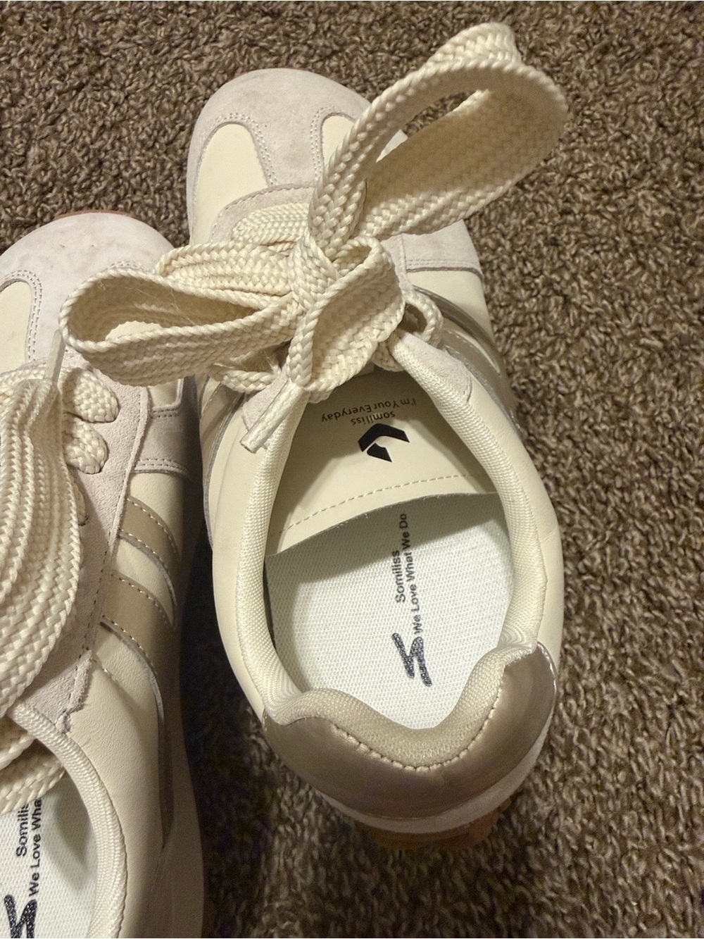 Somiliss Classic Women's Cream Lace-Up Sneakers - Picture 6 of 12
